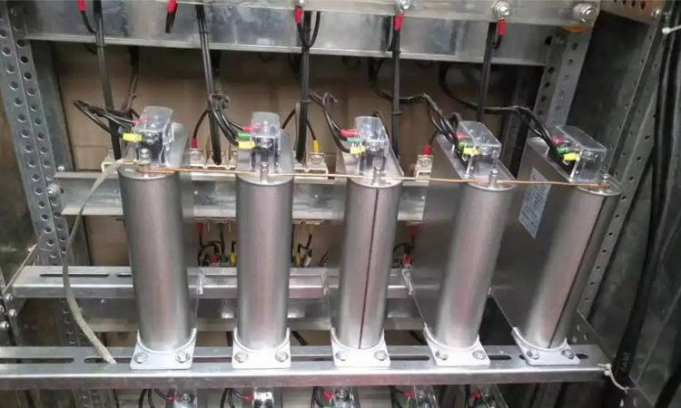 關于低壓電容器運行時異常聲響的介紹