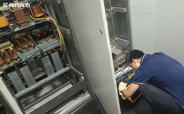 低壓電力電容器