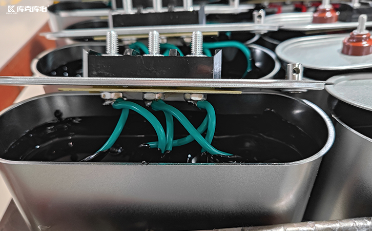 低壓電力電容器